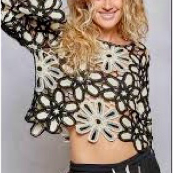Black and WHITE NEW CROCHET TOP
BOHO - Picture 3 of 14